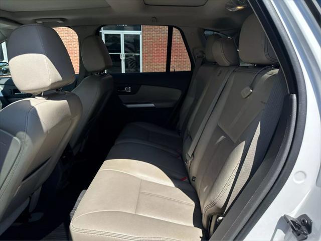 Photo of 2012 White Ford Edge