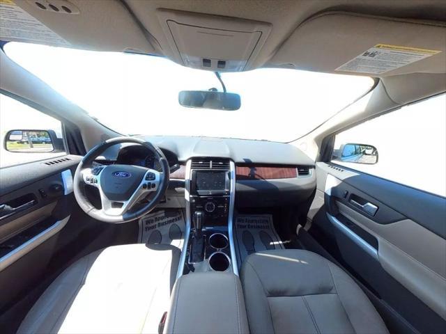 Photo of 2012 White Ford Edge