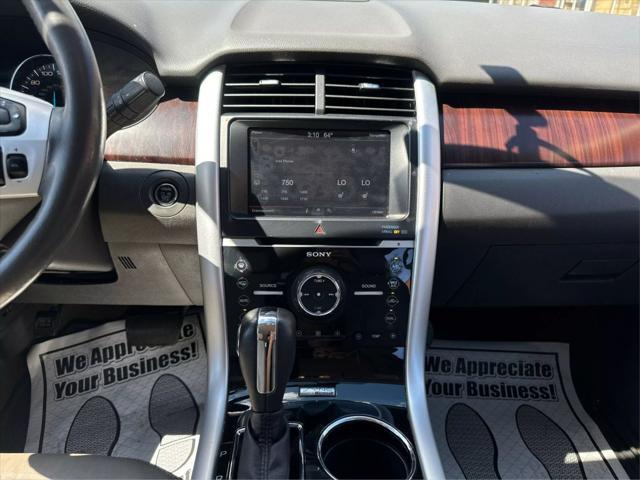 Photo of 2012 White Ford Edge