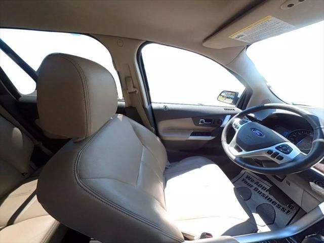 Photo of 2012 White Ford Edge