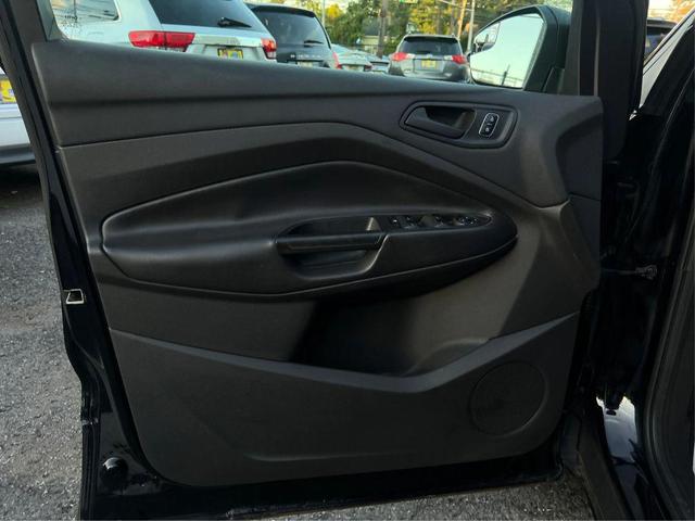 Photo of 2017 Black Ford Escape