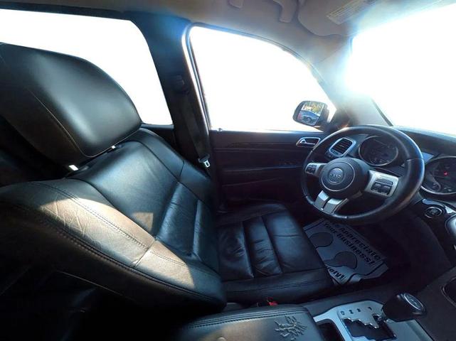 Photo of 2013 Silver Jeep Grand Cherokee