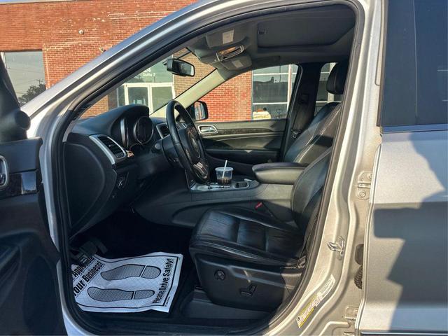 Photo of 2013 Silver Jeep Grand Cherokee
