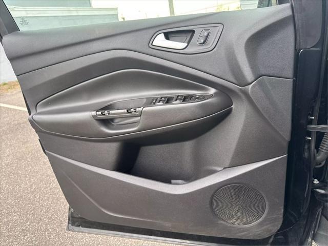 Photo of 2017 Black Ford Escape