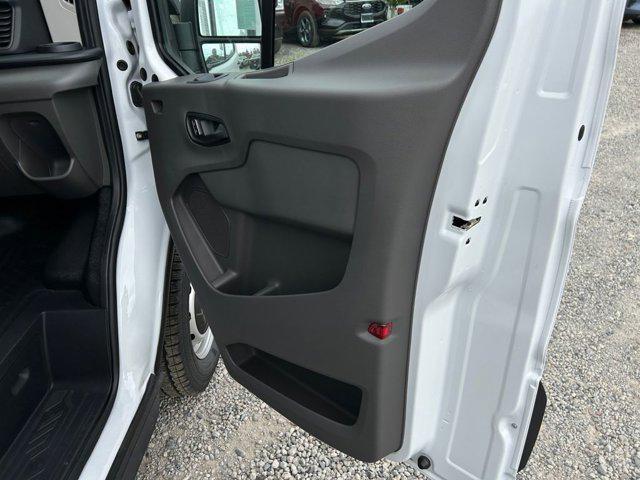 Photo of 2025 Oxford White Ford Transit-250