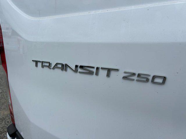Photo of 2025 Oxford White Ford Transit-250