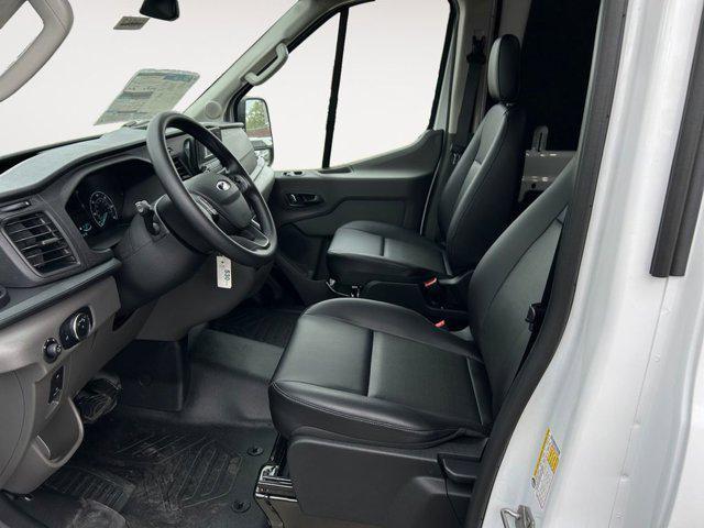 Photo of 2025 Oxford White Ford Transit-250