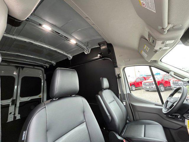 Photo of 2025 Oxford White Ford Transit-250