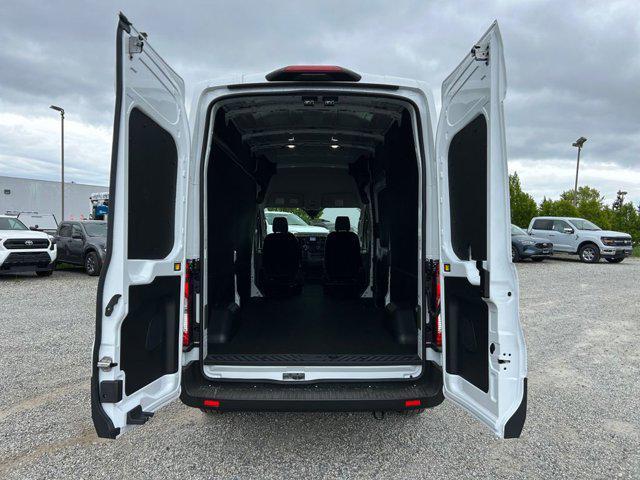 Photo of 2025 Oxford White Ford Transit-250