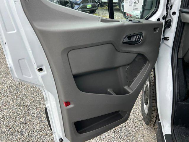 Photo of 2025 Oxford White Ford Transit-250