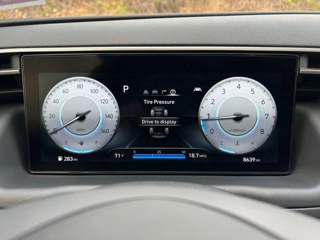 Photo of 2023 Atlas White Hyundai SANTA CRUZ