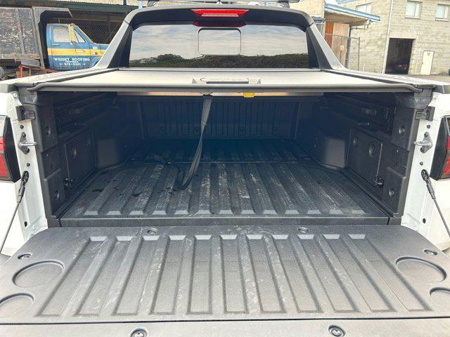 Photo of 2023 Atlas White Hyundai SANTA CRUZ