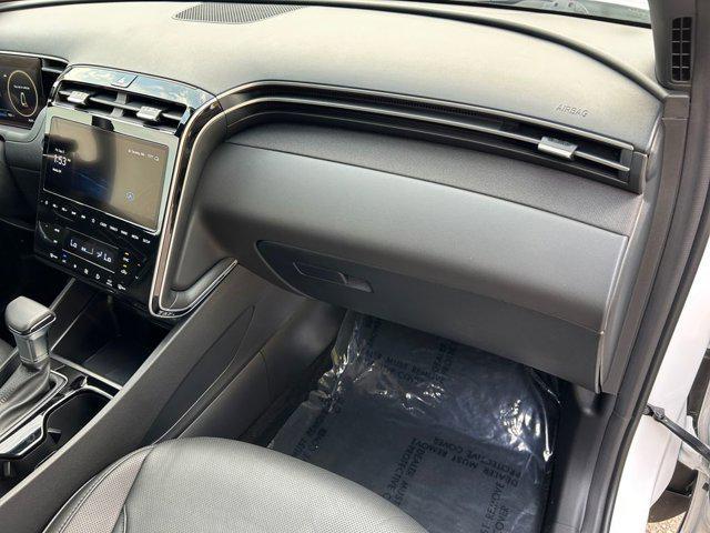 Photo of 2023 Atlas White Hyundai SANTA CRUZ