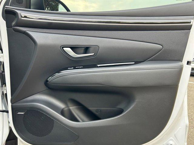 Photo of 2023 Atlas White Hyundai SANTA CRUZ