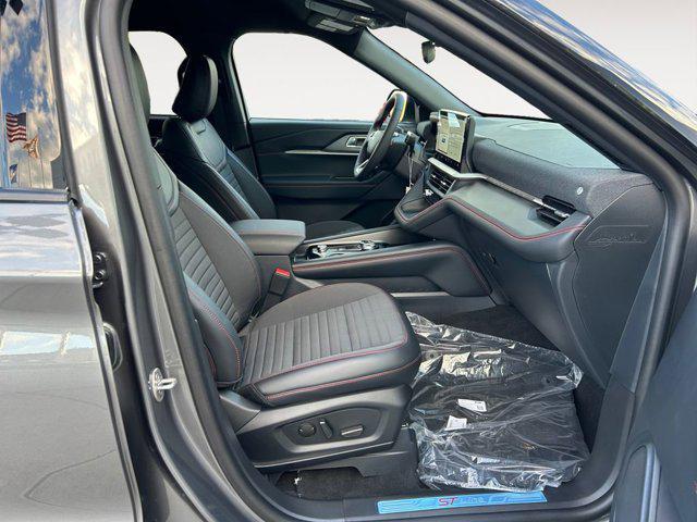 Photo of 2025 Carbonized Gray Metallic Ford Explorer