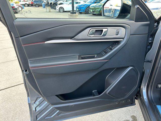 Photo of 2025 Carbonized Gray Metallic Ford Explorer