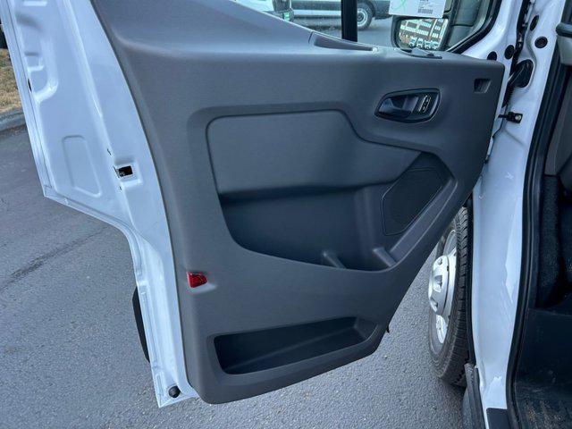 Photo of 2025 Oxford White Ford Transit-250