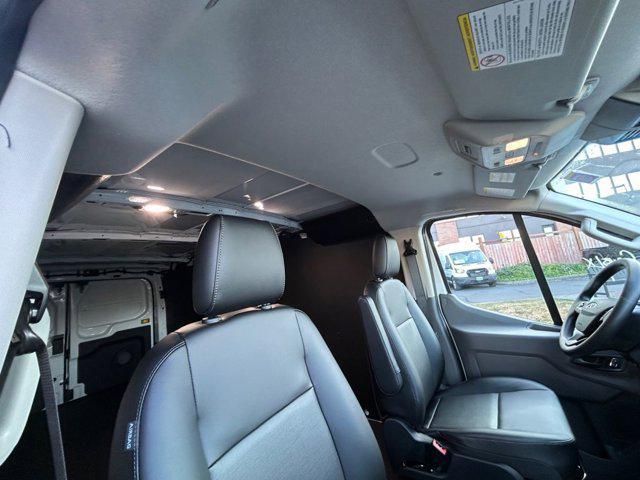 Photo of 2025 Oxford White Ford Transit-250