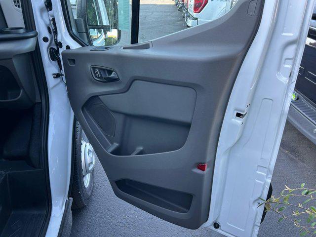 Photo of 2025 Oxford White Ford Transit-250