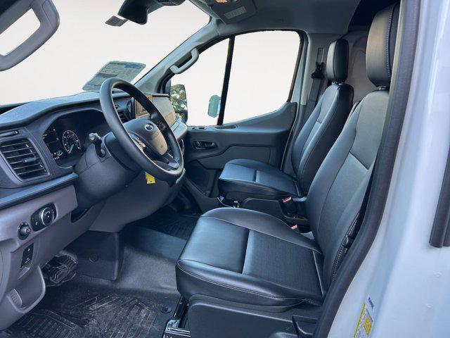 Photo of 2025 Oxford White Ford Transit-250