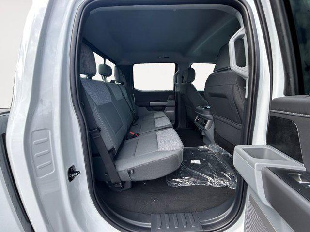 Photo of 2025 Oxford White Ford F-350