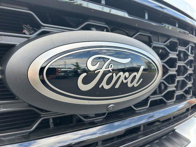 Photo of 2025 Oxford White Ford F-350