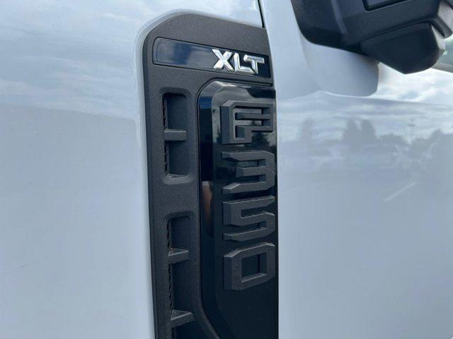 Photo of 2025 Oxford White Ford F-350