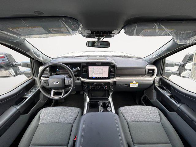 Photo of 2025 Oxford White Ford F-350