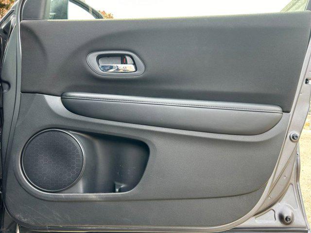 Photo of 2018 Modern Steel Metallic Honda HR-V
