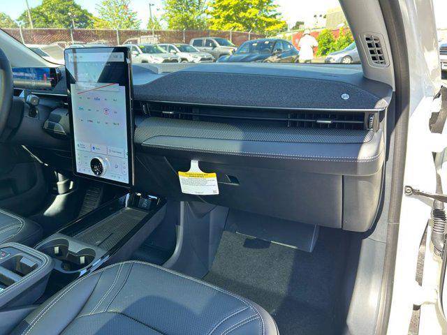 Photo of 2025 Star White Metallic Tri-Coat Ford Mustang Mach-E