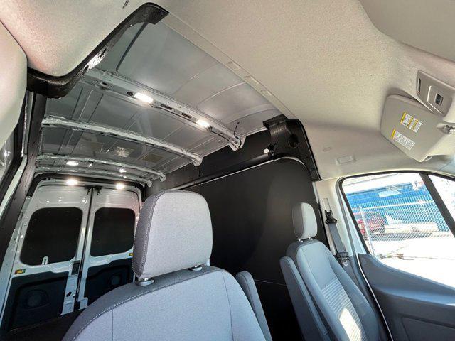 Photo of 2025 Oxford White Ford Transit-350