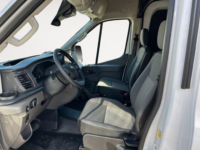 Photo of 2025 Oxford White Ford Transit-350