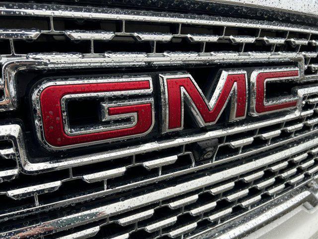 Photo of 2020 White Frost Tricoat GMC Sierra 1500