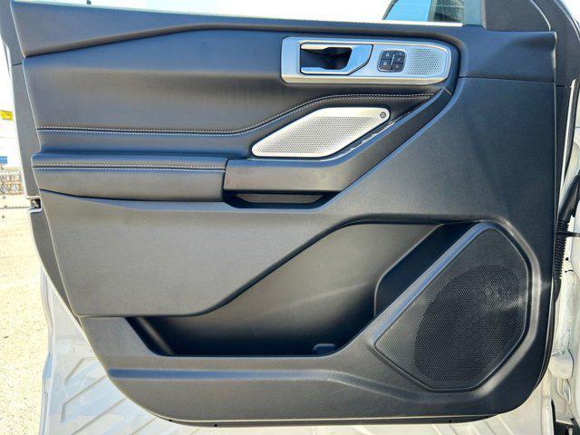 Photo of 2020 Star White Metallic Tri-Coat Ford Explorer