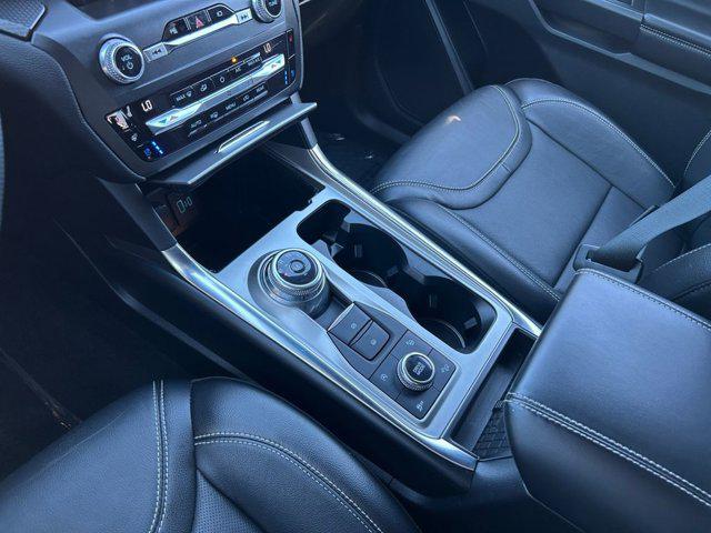 Photo of 2020 Star White Metallic Tri-Coat Ford Explorer