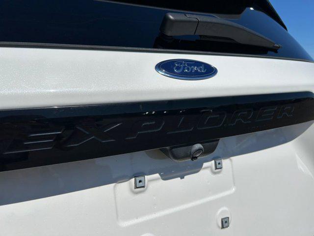 Photo of 2020 Star White Metallic Tri-Coat Ford Explorer