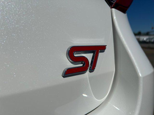 Photo of 2020 Star White Metallic Tri-Coat Ford Explorer