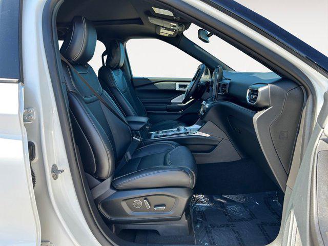 Photo of 2020 Star White Metallic Tri-Coat Ford Explorer