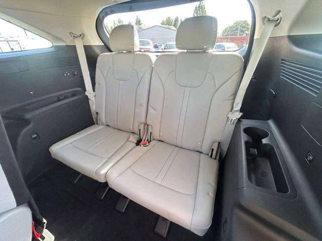 Photo of 2023 Glacial White Pearl Kia Sorento