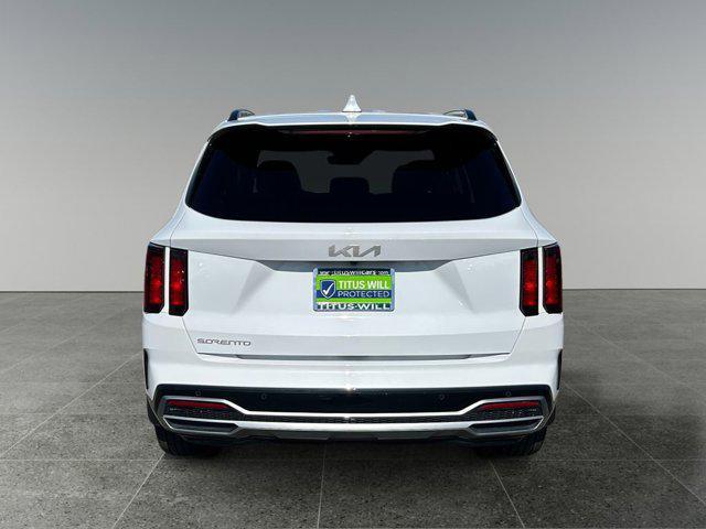 Photo of 2023 Glacial White Pearl Kia Sorento