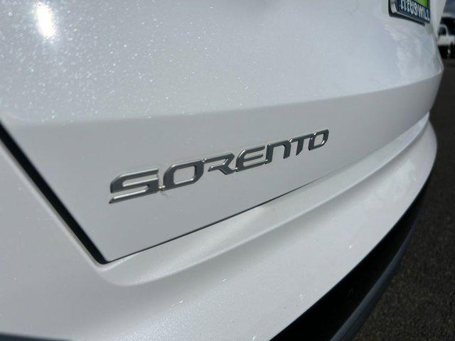 Photo of 2023 Glacial White Pearl Kia Sorento