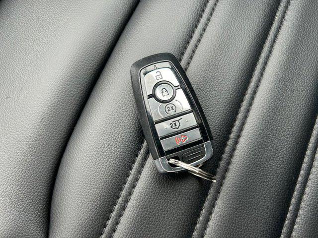 Photo of 2024 White Metallic Ford Edge