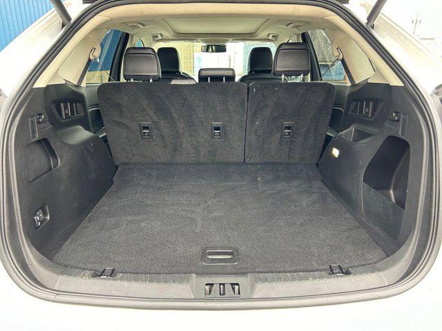 Photo of 2024 White Metallic Ford Edge