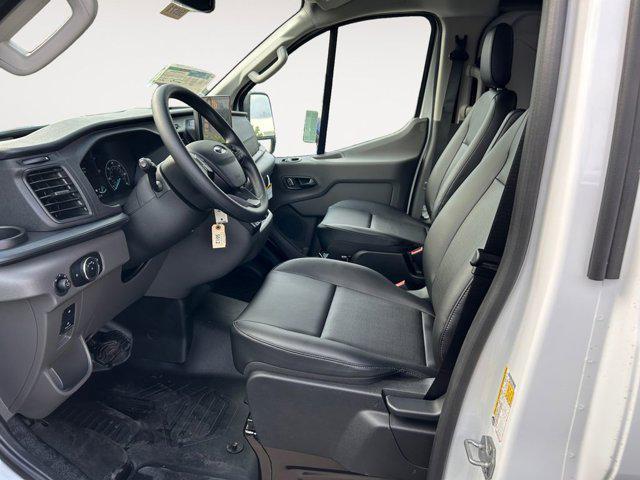 Photo of 2025 Oxford White Ford Transit-250