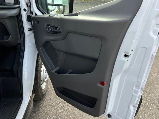 Photo of 2025 Oxford White Ford Transit-250