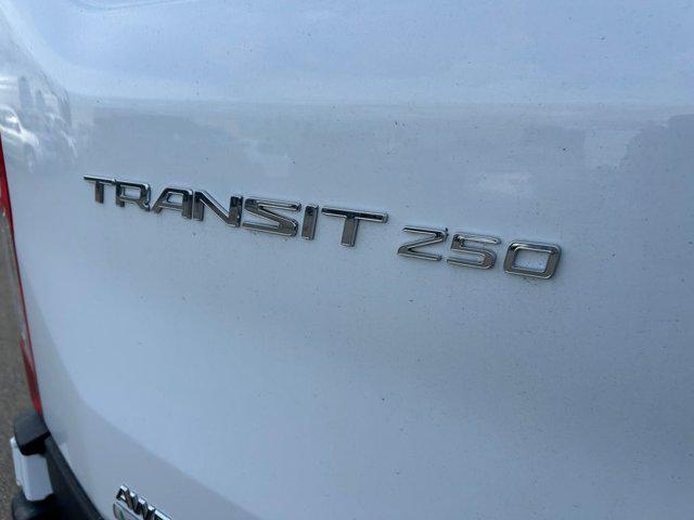 Photo of 2025 Oxford White Ford Transit-250