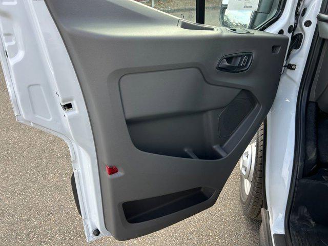 Photo of 2025 Oxford White Ford Transit-250