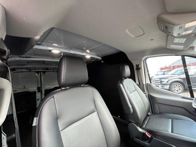 Photo of 2025 Oxford White Ford Transit-250