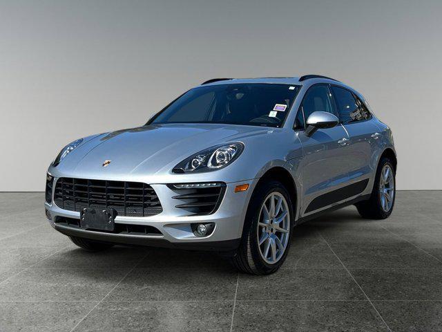 Photo of 2017 Rhodium Silver Metallic Porsche Macan