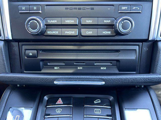 Photo of 2017 Rhodium Silver Metallic Porsche Macan